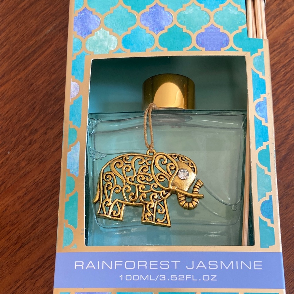 Signature Rainforest Jasmine Diffuser with Gold Elephant Accent